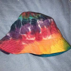 Tie-dye bucket hat 🌈
